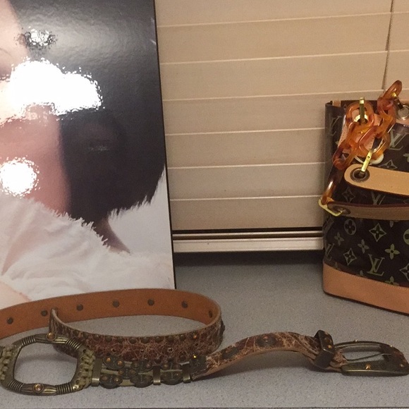 ⬇️Price Drop⬇️NWOT Brown tone jewelled belt - Picture 3 of 6